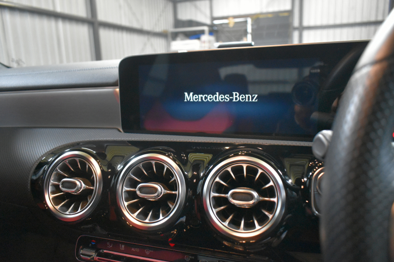 メルセデスベンツ CLAクラス CLA200d AMGﾗｲﾝ AMGﾚｻﾞｰｴｸｽｸﾙｰｼﾌﾞP ｱﾄﾞﾊﾞﾝｽﾄﾞP ﾅﾋﾞｹﾞｰｼｮﾝP ﾚｰﾀﾞｰｾｰﾌﾃｨP 1ｵｰﾅｰ ﾊﾟﾉﾗﾏｻﾝﾙｰﾌ 赤黒革 AMGｴｱﾛ18AW MBUXﾅﾋﾞTV ﾍｯﾄﾞｱｯﾌﾟD 360ｶﾒﾗ ﾃﾞｨｽﾄﾛﾆｯｸ ﾌﾞﾗｲﾝﾄﾞｽﾎﾟｯﾄ ﾚｰﾝｷｰﾌﾟ ﾌｯﾄﾄﾗﾝｸ ｷｰﾚｽGO 2年保証