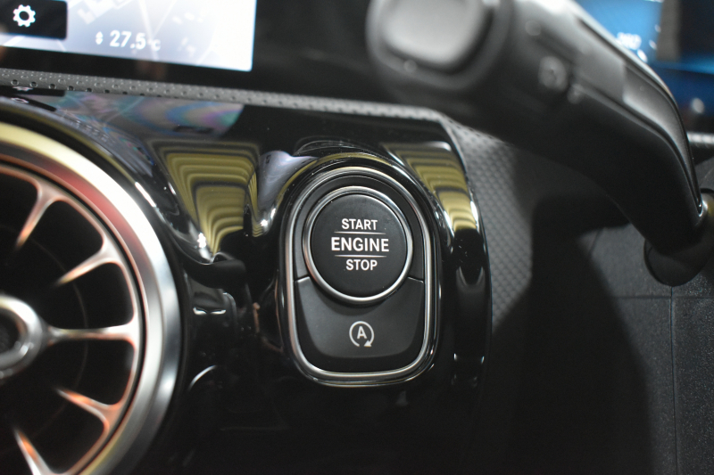 メルセデスベンツ CLAクラス CLA200d AMGﾗｲﾝ AMGﾚｻﾞｰｴｸｽｸﾙｰｼﾌﾞP ｱﾄﾞﾊﾞﾝｽﾄﾞP ﾅﾋﾞｹﾞｰｼｮﾝP ﾚｰﾀﾞｰｾｰﾌﾃｨP 1ｵｰﾅｰ ﾊﾟﾉﾗﾏｻﾝﾙｰﾌ 赤黒革 AMGｴｱﾛ18AW MBUXﾅﾋﾞTV ﾍｯﾄﾞｱｯﾌﾟD 360ｶﾒﾗ ﾃﾞｨｽﾄﾛﾆｯｸ ﾌﾞﾗｲﾝﾄﾞｽﾎﾟｯﾄ ﾚｰﾝｷｰﾌﾟ ﾌｯﾄﾄﾗﾝｸ ｷｰﾚｽGO 2年保証