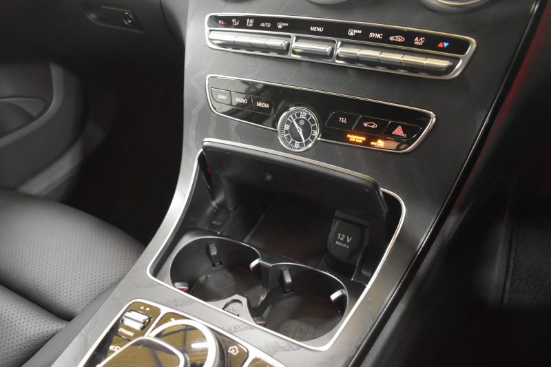 メルセデスベンツ Cクラス C220d AVG AMGﾗｲﾝ ﾚｰﾀﾞｰｾｰﾌﾃｨP 後期型  燃費18.9km  ﾋｰﾀｰ黒革 ﾃﾞｨｽﾄﾛ BSM Lﾁｪﾝｼﾞ 誤発進 AMGｴｱﾛ TWS19AW ｷｰﾚｽGO ﾊﾟｰｸﾄﾛ LEDﾍｯﾄﾞﾗｲﾄ ﾏﾙﾁｱﾝﾋﾞｴﾝﾄ 地ﾃﾞｼﾞﾅﾋﾞBｶﾒﾗ 2年保証