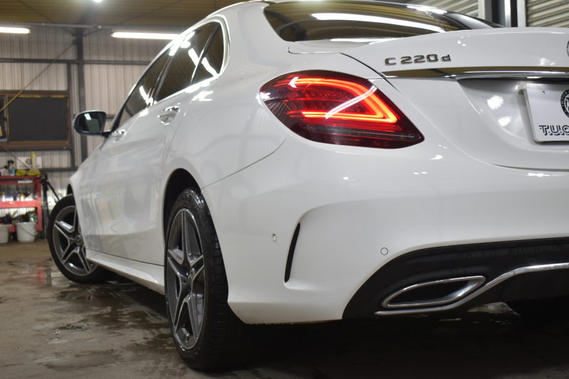 メルセデスベンツ Cクラス C220d AVG AMGﾗｲﾝ ﾚｰﾀﾞｰｾｰﾌﾃｨP 後期型  燃費18.9km  ﾋｰﾀｰ黒革 ﾃﾞｨｽﾄﾛ BSM Lﾁｪﾝｼﾞ 誤発進 AMGｴｱﾛ TWS19AW ｷｰﾚｽGO ﾊﾟｰｸﾄﾛ LEDﾍｯﾄﾞﾗｲﾄ ﾏﾙﾁｱﾝﾋﾞｴﾝﾄ 地ﾃﾞｼﾞﾅﾋﾞBｶﾒﾗ 2年保証