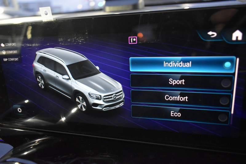 メルセデスベンツ GLB GLB200d 4ﾏﾁｯｸ AMGﾗｲﾝ AMGﾚｻﾞｰｴｸｽｸﾙｰｼﾌﾞP ﾅﾋﾞｹﾞｰｼｮﾝP ﾚｰﾀﾞｰｾｰﾌﾃｨP  ﾊﾟﾉﾗﾏｻﾝﾙｰﾌ 革 AMGｴｱﾛ19AW MBUXﾅﾋﾞTV ﾃﾞｨｽﾄﾛ ﾌﾞﾗｲﾝﾄﾞS 360ｶﾒﾗ ﾜｲﾔﾚｽﾁｬｰｼﾞ ﾌｯﾄｹﾞｰﾄ ｷｰﾚｽｺﾞｰ 2年保証