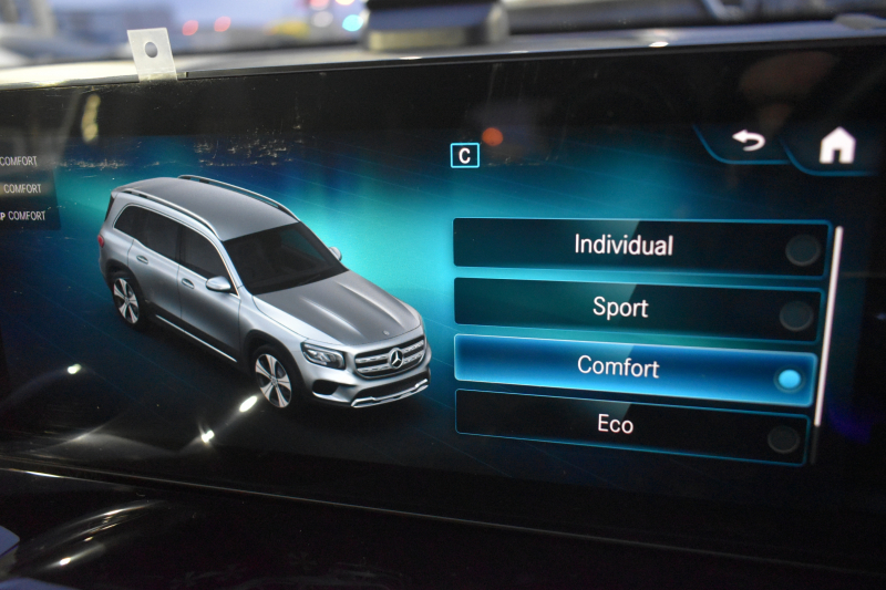 メルセデスベンツ GLB GLB200d 4ﾏﾁｯｸ AMGﾗｲﾝ AMGﾚｻﾞｰｴｸｽｸﾙｰｼﾌﾞP ﾅﾋﾞｹﾞｰｼｮﾝP ﾚｰﾀﾞｰｾｰﾌﾃｨP  ﾊﾟﾉﾗﾏｻﾝﾙｰﾌ 革 AMGｴｱﾛ19AW MBUXﾅﾋﾞTV ﾃﾞｨｽﾄﾛ ﾌﾞﾗｲﾝﾄﾞS 360ｶﾒﾗ ﾜｲﾔﾚｽﾁｬｰｼﾞ ﾌｯﾄｹﾞｰﾄ ｷｰﾚｽｺﾞｰ 2年保証