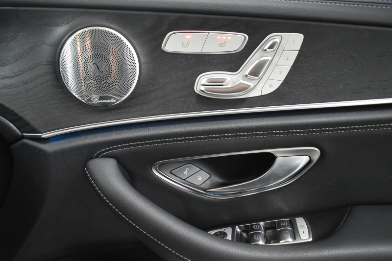 メルセデスベンツ Eクラス E350e AVG ｽﾎﾟｰﾂ ｴｸｽｸﾙｰｼﾌﾞP ﾚｰﾀﾞｰｾｰﾌﾃｨP PHV 1ｵｰﾅｰ ﾊﾟﾉﾗﾏｻﾝﾙｰﾌ 全席ﾋｰﾀｰ黒革 ﾃﾞｨｽﾄﾛ ﾚｰﾝﾁｪﾝｼﾞ ﾌﾞﾗｲﾝﾄﾞｽﾎﾟｯﾄ AMGｴｱﾛ19AW ｷｰGO PTS ﾌｯﾄｹﾞｰﾄ ﾌﾞﾙﾒｽﾀｰ 地デジ360ｶﾒ 2年保証