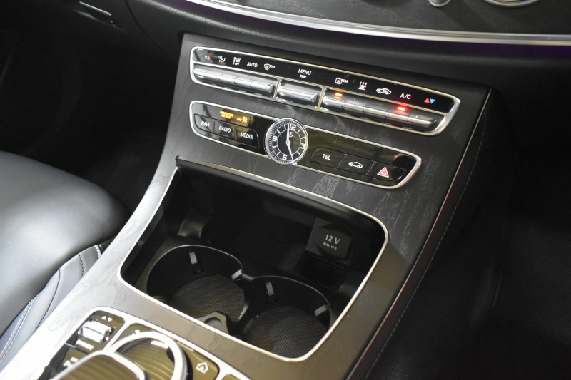 メルセデスベンツ Eクラス E350e AVG ｽﾎﾟｰﾂ ｴｸｽｸﾙｰｼﾌﾞP ﾚｰﾀﾞｰｾｰﾌﾃｨP PHV 1ｵｰﾅｰ ﾊﾟﾉﾗﾏｻﾝﾙｰﾌ 全席ﾋｰﾀｰ黒革 ﾃﾞｨｽﾄﾛ ﾚｰﾝﾁｪﾝｼﾞ ﾌﾞﾗｲﾝﾄﾞｽﾎﾟｯﾄ AMGｴｱﾛ19AW ｷｰGO PTS ﾌｯﾄｹﾞｰﾄ ﾌﾞﾙﾒｽﾀｰ 地デジ360ｶﾒ 2年保証