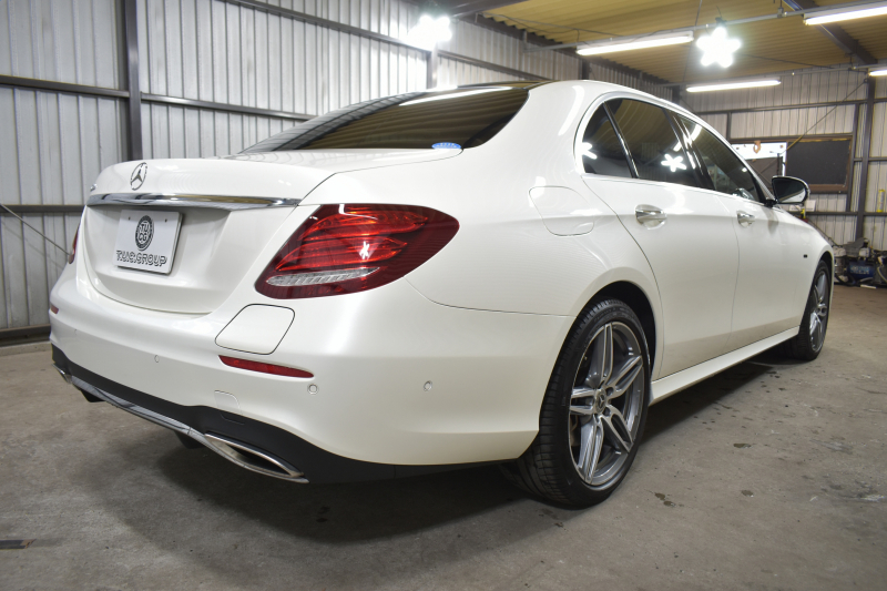メルセデスベンツ Eクラス E350e AVG ｽﾎﾟｰﾂ ｴｸｽｸﾙｰｼﾌﾞP ﾚｰﾀﾞｰｾｰﾌﾃｨP PHV 1ｵｰﾅｰ ﾊﾟﾉﾗﾏｻﾝﾙｰﾌ 全席ﾋｰﾀｰ黒革 ﾃﾞｨｽﾄﾛ ﾚｰﾝﾁｪﾝｼﾞ ﾌﾞﾗｲﾝﾄﾞｽﾎﾟｯﾄ AMGｴｱﾛ19AW ｷｰGO PTS ﾌｯﾄｹﾞｰﾄ ﾌﾞﾙﾒｽﾀｰ 地デジ360ｶﾒ 2年保証