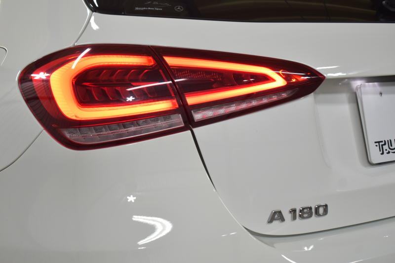 メルセデスベンツ Aクラス A180 ｽﾀｲﾙ AMGﾗｲﾝ AMGﾚｻﾞｰｴｸｽｸﾙｰｼﾌﾞP ｱﾄﾞﾊﾞﾝｽﾄﾞP ﾅﾋﾞｹﾞｰｼｮﾝP ﾚｰﾀﾞｰｾｰﾌﾃｨP ﾊﾟﾉﾗﾏｻﾝﾙｰﾌ 革 HUD 360ｶﾒﾗ ｱﾄﾞﾊﾞﾝｽﾄﾞｻｳﾝﾄﾞ AMGｴｱﾛ18AW ﾃﾞｨｽﾄﾛ ﾌﾞﾗｲﾝﾄﾞS ﾚｰﾝｷｰﾌﾟ MBUXﾅﾋﾞTV 2年保証