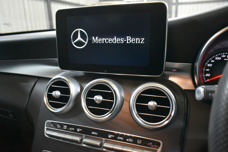 メルセデスベンツ Cクラス C220d ﾜｺﾞﾝ ﾛｰﾚｳｽｴﾃﾞｨｼｮﾝ ﾚｰﾀﾞｰｾｰﾌﾃｨP 前期最終 特別仕様車  ﾃﾞｨｰｾﾞﾙ 燃費19.6km ﾊﾟﾉﾗﾏｻﾝﾙｰﾌ ﾋｰﾀｰ黒革 ﾃﾞｨｽﾄﾛ BSM Lｷｰﾌﾟ AMGｴｱﾛ18AW ｷｰﾚｽGO PTS 電動ﾘｱｹﾞｰﾄ 地ﾃﾞｼﾞﾅﾋﾞ Bｶﾒﾗ 2年保証