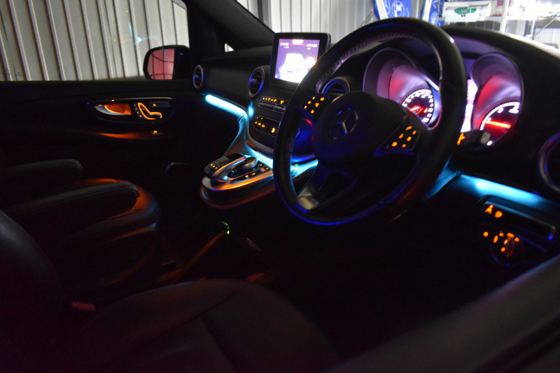 メルセデスベンツ Vクラス V220d ｽﾎﾟｰﾂ ﾛﾝｸﾞ AMGﾗｲﾝ ﾚｰﾀﾞｰP  ﾊﾟﾉﾗﾏｻﾝﾙｰﾌ  ﾌﾞﾙﾒｽﾀｰS ﾋｰﾀｰ黒革 ﾃﾞｨｽﾄﾛ BSM Lｷｰﾌﾟ AMGｴｱﾛ19AW 両側電動ｽﾗｲﾄﾞ 電動Rｹﾞｰﾄ 地ﾃﾞｼﾞ360ｶﾒﾗ 2年保証