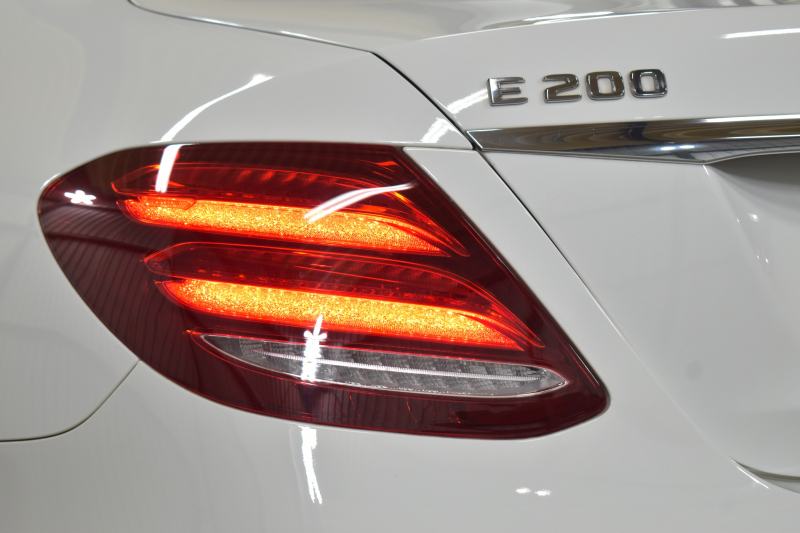 メルセデスベンツ Eクラス E200 AVGｽﾎﾟｰﾂ ﾚｻﾞｰｴｸｽｸﾙｰｼﾌﾞP ﾚｰﾀﾞｰｾｰﾌﾃｨP 1ｵｰﾅｰ ﾊﾟﾉﾗﾏｻﾝﾙｰﾌ 革 ﾌﾞﾙﾒｽﾀｰｻｳﾝﾄﾞ ｴｱﾊﾞﾗﾝｽP ｵｰﾄﾄﾗﾝｸ AMGｴｱﾛ19AW ﾃﾞｨｽﾄﾛﾆｯｸ ﾌﾞﾗｲﾝﾄﾞｽﾎﾟｯﾄ ﾚｰﾝｷｰﾌﾟ ﾅﾋﾞTV 360ｶﾒﾗ ｷｰﾚｽｺﾞｰ 2年保証