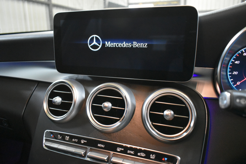 メルセデスベンツ Cクラス C200ﾜｺﾞﾝ AVG AMGﾗｲﾝ ﾚｻﾞｰｴｸｽｸﾙｰｼﾌﾞP ﾚｰﾀﾞｰｾｰﾌﾃｨP 後期 革 ﾌﾞﾙﾒｽﾀｰ ﾍｯﾄﾞｱｯﾌﾟD 液晶ﾒｰﾀｰ ﾌｯﾄｹﾞｰﾄ AMGｴｱﾛ18AW ｴｱｻｽ ﾃﾞｨｽﾄﾛﾆｯｸ ﾌﾞﾗｲﾝﾄﾞｽﾎﾟｯﾄ ﾚｰﾝｷｰﾌﾟ ﾅﾋﾞTV ﾊﾞｯｸｶﾒﾗ ｷｰﾚｽｺﾞｰ 2年保証