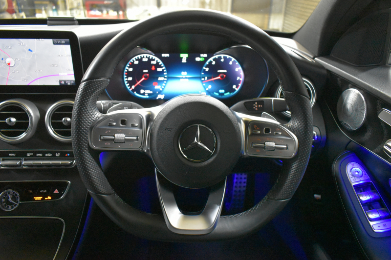 メルセデスベンツ Cクラス C200ﾜｺﾞﾝ AVG AMGﾗｲﾝ ﾚｻﾞｰｴｸｽｸﾙｰｼﾌﾞP ﾚｰﾀﾞｰｾｰﾌﾃｨP 後期 革 ﾌﾞﾙﾒｽﾀｰ ﾍｯﾄﾞｱｯﾌﾟD 液晶ﾒｰﾀｰ ﾌｯﾄｹﾞｰﾄ AMGｴｱﾛ18AW ｴｱｻｽ ﾃﾞｨｽﾄﾛﾆｯｸ ﾌﾞﾗｲﾝﾄﾞｽﾎﾟｯﾄ ﾚｰﾝｷｰﾌﾟ ﾅﾋﾞTV ﾊﾞｯｸｶﾒﾗ ｷｰﾚｽｺﾞｰ 2年保証