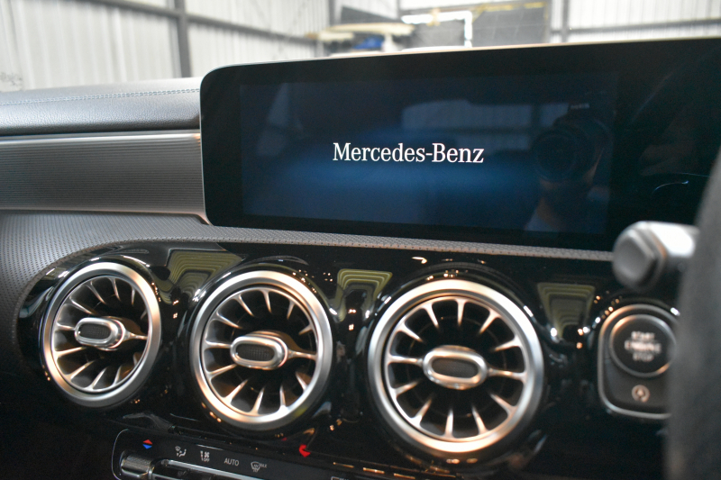 メルセデスベンツ Aクラス A250 4ﾏﾁｯｸ AMGﾗｲﾝ ﾚｻﾞｰｴｸｽｸﾙｰｼﾌﾞ ｱﾄﾞﾊﾞﾝｽﾄﾞP ﾚｰﾀﾞｰSP  ﾊﾟﾉﾗﾏｻﾝﾙｰﾌ ﾋｰﾀｰ黒灰革 ﾃﾞｨｽﾄﾛ ﾌﾞﾗｲﾝﾄﾞS Lﾁｪﾝｼﾞ AMGｴｱﾛ18AW ｷｰGO PTS ﾍｯﾄﾞｱｯﾌﾟD 対話式ﾅﾋﾞTV 360ｶﾒﾗ 2年保証