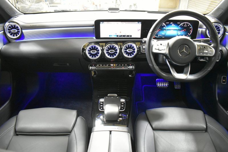 メルセデスベンツ Aクラス A250 4ﾏﾁｯｸ AMGﾗｲﾝ ﾚｻﾞｰｴｸｽｸﾙｰｼﾌﾞ ｱﾄﾞﾊﾞﾝｽﾄﾞP ﾚｰﾀﾞｰSP  ﾊﾟﾉﾗﾏｻﾝﾙｰﾌ ﾋｰﾀｰ黒灰革 ﾃﾞｨｽﾄﾛ ﾌﾞﾗｲﾝﾄﾞS Lﾁｪﾝｼﾞ AMGｴｱﾛ18AW ｷｰGO PTS ﾍｯﾄﾞｱｯﾌﾟD 対話式ﾅﾋﾞTV 360ｶﾒﾗ 2年保証