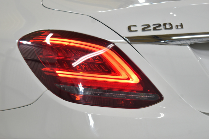 メルセデスベンツ Cクラス C220d ﾛｰﾚｳｽED ｽﾎﾟｰﾂﾌﾟﾗｽP ﾚｰﾀﾞｰｾｰﾌﾃｨP 後期 ﾋｰﾀｰ革 HUD ﾊﾞｯｸｶﾒﾗ 液晶ﾒｰﾀｰ ﾌｯﾄｹﾞｰﾄ ﾜｲﾔﾚｽC AMGｴｱﾛ18AW ﾃﾞｨｽﾄﾛ ﾌﾞﾗｲﾝﾄﾞS ﾅﾋﾞTV ｷｰﾚｽｺﾞｰ 2年保証