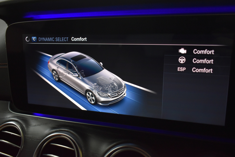 メルセデスベンツ Eクラス E300 AVG ｽﾎﾟｰﾂ ｴｸｽｸﾙｰｼﾌﾞ ﾚｰﾀﾞｰｾｰﾌﾃｨP 中期型 全席ﾋｰﾀｰ革 ﾃﾞｨｽﾄﾛ AMGｴｱﾛ19AW ｷｰGo ﾌｯﾄｹﾞｰﾄ ﾍｯﾄﾞｱｯﾌﾟD ﾌﾞﾙﾒｽﾀｰS ﾅﾋﾞTV 360ｶﾒﾗ 2年保証