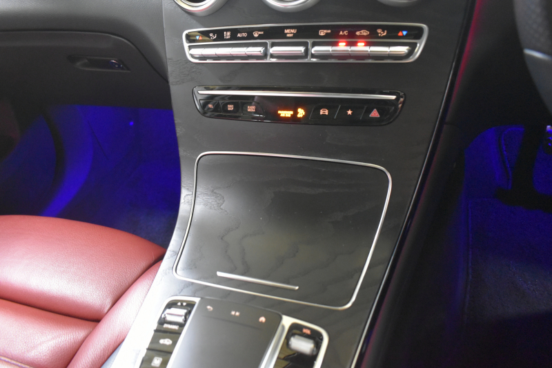 メルセデスベンツ GLC GLC220d 4ﾏﾁｯｸ  AMGﾗｲﾝ ﾚｻﾞｰｴｸｽｸﾙｰｼﾌﾞ ﾚｰﾀﾞｰｾｰﾌﾃｨP 後期型 1ｵｰﾅｰ車両 ｻﾝﾙｰﾌ 全席ﾋｰﾀｰ赤黒革 ﾃﾞｨｽﾄﾛﾆｯｸﾌﾟﾗｽ ﾌﾞﾗｲﾝﾄﾞｽﾎﾟｯﾄ ﾚｰﾝｷｰﾌﾟ AMGｴｱﾛ19AW ｷｰGO PTS ﾌｯﾄｹﾞｰﾄ HUD ﾌﾞﾙﾒｽﾀｰS 地ﾃﾞｼﾞﾅﾋﾞ 360ｶﾒﾗ 2年保証