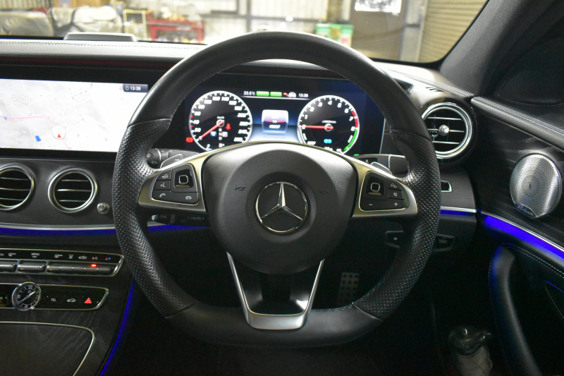 メルセデスベンツ Eクラス E350e AVG ｽﾎﾟｰﾂ ｴｸｽｸﾙｰｼﾌﾞP ﾚｰﾀﾞｰｾｰﾌﾃｨP PHV  ﾊﾟﾉﾗﾏｻﾝﾙｰﾌ ﾌﾞﾙﾒｽﾀｰS 全席ﾋｰﾀｰ黒革 ﾃﾞｨｽﾄﾛ ﾚｰﾝﾁｪﾝｼﾞ ﾌﾞﾗｲﾝﾄﾞｽﾎﾟｯﾄ AMGｴｱﾛ19AW ｷｰGO PTS ﾌｯﾄｹﾞｰﾄ 地デジ360ｶﾒ 2年保証