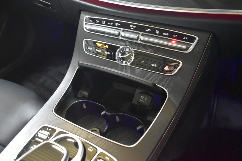 メルセデスベンツ Eクラス E350e AVG ｽﾎﾟｰﾂ ｴｸｽｸﾙｰｼﾌﾞP ﾚｰﾀﾞｰｾｰﾌﾃｨP PHV  ﾊﾟﾉﾗﾏｻﾝﾙｰﾌ ﾌﾞﾙﾒｽﾀｰS 全席ﾋｰﾀｰ黒革 ﾃﾞｨｽﾄﾛ ﾚｰﾝﾁｪﾝｼﾞ ﾌﾞﾗｲﾝﾄﾞｽﾎﾟｯﾄ AMGｴｱﾛ19AW ｷｰGO PTS ﾌｯﾄｹﾞｰﾄ 地デジ360ｶﾒ 2年保証