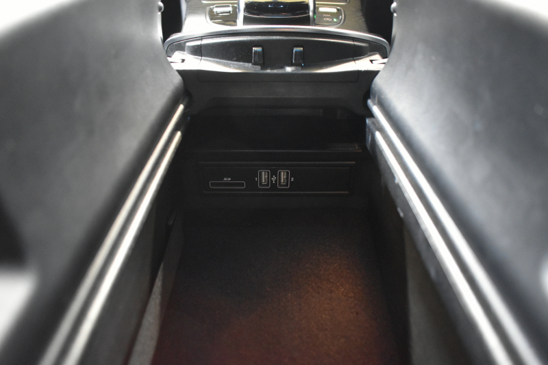 メルセデスベンツ Cクラス C200AVG AMGﾗｲﾝ ﾚｰﾀﾞｰｾｰﾌﾃｨP 高出力Eg ﾋｰﾀｰ革  ﾃﾞｨｽﾄﾛﾆｯｸ ﾌﾞﾗｲﾝﾄﾞS Lｷｰﾌﾟ ｷ-ﾚｽGo AMGｴｱﾛ18AW 地ﾃﾞｼﾞBｶﾒﾗ ﾊﾟｰｸﾄﾛ 2年保証