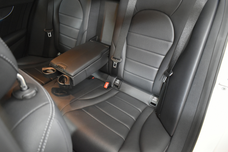 メルセデスベンツ Cクラス C200AVG AMGﾗｲﾝ ﾚｰﾀﾞｰｾｰﾌﾃｨP 高出力Eg ﾋｰﾀｰ革  ﾃﾞｨｽﾄﾛﾆｯｸ ﾌﾞﾗｲﾝﾄﾞS Lｷｰﾌﾟ ｷ-ﾚｽGo AMGｴｱﾛ18AW 地ﾃﾞｼﾞBｶﾒﾗ ﾊﾟｰｸﾄﾛ 2年保証