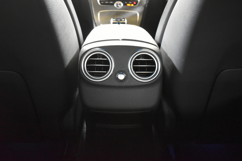 メルセデスベンツ Cクラス C200AVG AMGﾗｲﾝ ﾚｰﾀﾞｰｾｰﾌﾃｨP 高出力Eg ﾋｰﾀｰ革  ﾃﾞｨｽﾄﾛﾆｯｸ ﾌﾞﾗｲﾝﾄﾞS Lｷｰﾌﾟ ｷ-ﾚｽGo AMGｴｱﾛ18AW 地ﾃﾞｼﾞBｶﾒﾗ ﾊﾟｰｸﾄﾛ 2年保証