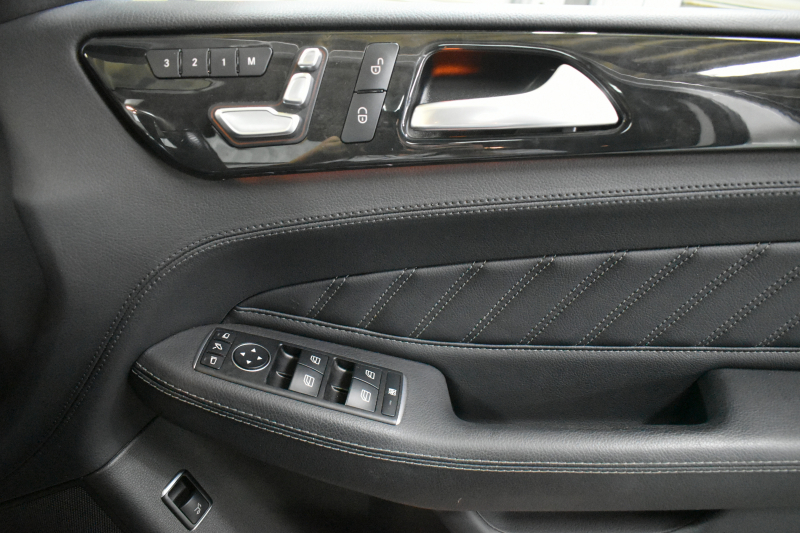 メルセデスベンツ GLE GLE350d 4ﾏﾁｯｸ ｽﾎﾟｰﾂ ﾚｰﾀﾞｰP 全席ﾋｰﾀｰ黒革 ﾊﾟﾉﾗﾏｻﾝﾙｰﾌ ﾊｰﾏﾝｶｰﾄﾞﾝ ﾃﾞｨｽﾄﾛ ﾌﾞﾗｲﾝﾄﾞｽﾎﾟｯﾄ ﾚｰﾝｷｰﾌﾟ AMGｴｱﾛ20AW ｻｲﾄﾞﾗﾝﾆﾝｸﾞﾎﾞｰﾄﾞ地ﾃﾞｼﾞﾅﾋﾞ360ｶﾒﾗ ﾊﾟｰｸﾄﾛ 2年保証