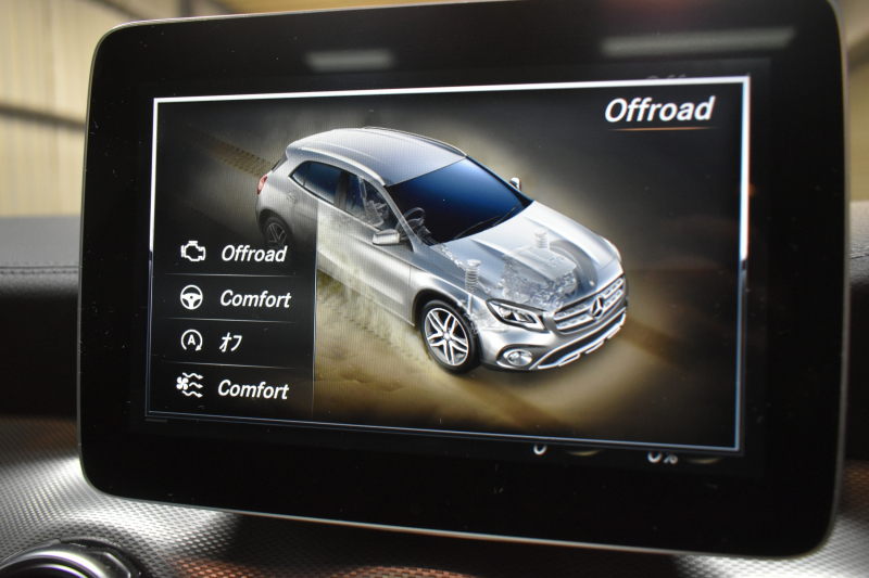 メルセデスベンツ GLA GLA220 4M ﾚｻﾞｰEXC ﾚｰﾀﾞｰSP  後期型 184馬力 4WD  ﾊﾟﾉﾗﾏｻﾝﾙｰﾌ ﾋｰﾀｰ黒革 ﾃﾞｨｽﾄﾛ Bｽﾎﾟｯﾄ 専用18AW&ﾊﾞﾝﾊﾟｰ 駐車支援 ｷｰGO ﾊｰﾏﾝK PTS ﾌｯﾄｹﾞｰﾄ 地ﾃﾞｼﾞBｶﾒﾗ 2年保証