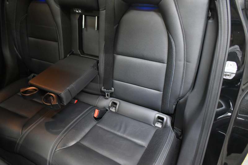 メルセデスベンツ GLA GLA220 4M ﾚｻﾞｰEXC ﾚｰﾀﾞｰSP  後期型 184馬力 4WD  ﾊﾟﾉﾗﾏｻﾝﾙｰﾌ ﾋｰﾀｰ黒革 ﾃﾞｨｽﾄﾛ Bｽﾎﾟｯﾄ 専用18AW&ﾊﾞﾝﾊﾟｰ 駐車支援 ｷｰGO ﾊｰﾏﾝK PTS ﾌｯﾄｹﾞｰﾄ 地ﾃﾞｼﾞBｶﾒﾗ 2年保証