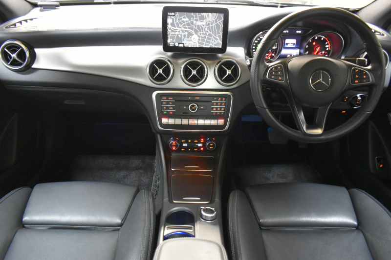 メルセデスベンツ GLA GLA220 4M ﾚｻﾞｰEXC ﾚｰﾀﾞｰSP  後期型 184馬力 4WD  ﾊﾟﾉﾗﾏｻﾝﾙｰﾌ ﾋｰﾀｰ黒革 ﾃﾞｨｽﾄﾛ Bｽﾎﾟｯﾄ 専用18AW&ﾊﾞﾝﾊﾟｰ 駐車支援 ｷｰGO ﾊｰﾏﾝK PTS ﾌｯﾄｹﾞｰﾄ 地ﾃﾞｼﾞBｶﾒﾗ 2年保証