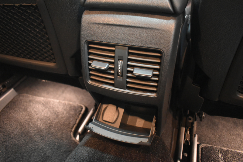 メルセデスベンツ GLA GLA220 4M ﾚｻﾞｰEXC ﾚｰﾀﾞｰSP  後期型 184馬力 4WD  ﾊﾟﾉﾗﾏｻﾝﾙｰﾌ ﾋｰﾀｰ黒革 ﾃﾞｨｽﾄﾛ Bｽﾎﾟｯﾄ 専用18AW&ﾊﾞﾝﾊﾟｰ 駐車支援 ｷｰGO ﾊｰﾏﾝK PTS ﾌｯﾄｹﾞｰﾄ 地ﾃﾞｼﾞBｶﾒﾗ 2年保証