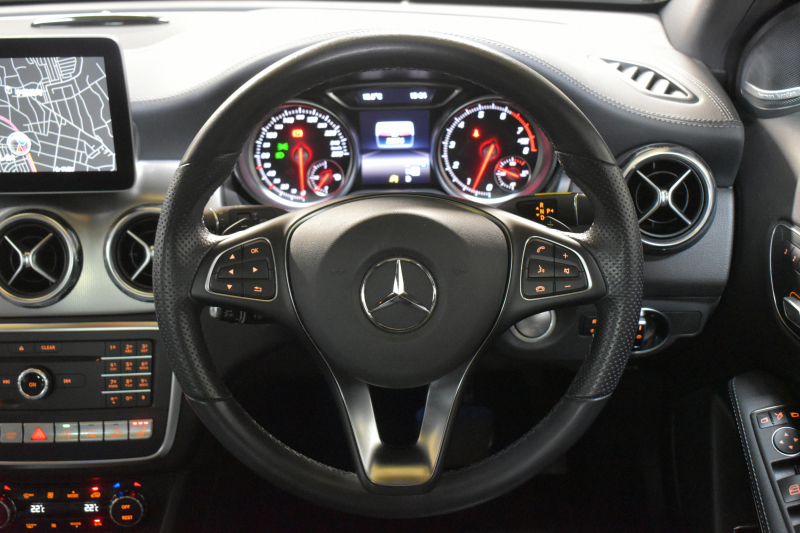 メルセデスベンツ GLA GLA220 4M ﾚｻﾞｰEXC ﾚｰﾀﾞｰSP  後期型 184馬力 4WD  ﾊﾟﾉﾗﾏｻﾝﾙｰﾌ ﾋｰﾀｰ黒革 ﾃﾞｨｽﾄﾛ Bｽﾎﾟｯﾄ 専用18AW&ﾊﾞﾝﾊﾟｰ 駐車支援 ｷｰGO ﾊｰﾏﾝK PTS ﾌｯﾄｹﾞｰﾄ 地ﾃﾞｼﾞBｶﾒﾗ 2年保証