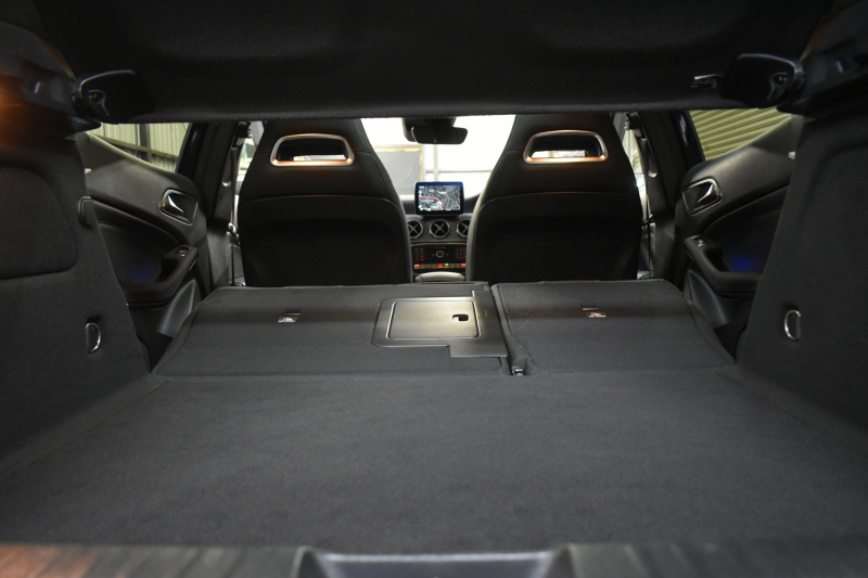 メルセデスベンツ GLA GLA220 4M ﾚｻﾞｰEXC ﾚｰﾀﾞｰSP  後期型 184馬力 4WD  ﾊﾟﾉﾗﾏｻﾝﾙｰﾌ ﾋｰﾀｰ黒革 ﾃﾞｨｽﾄﾛ Bｽﾎﾟｯﾄ 専用18AW&ﾊﾞﾝﾊﾟｰ 駐車支援 ｷｰGO ﾊｰﾏﾝK PTS ﾌｯﾄｹﾞｰﾄ 地ﾃﾞｼﾞBｶﾒﾗ 2年保証