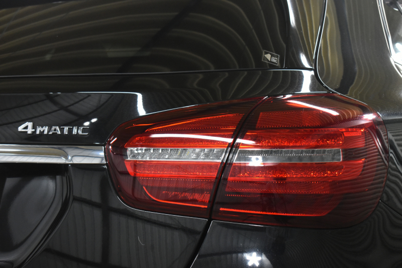 メルセデスベンツ GLA GLA220 4M ﾚｻﾞｰEXC ﾚｰﾀﾞｰSP  後期型 184馬力 4WD  ﾊﾟﾉﾗﾏｻﾝﾙｰﾌ ﾋｰﾀｰ黒革 ﾃﾞｨｽﾄﾛ Bｽﾎﾟｯﾄ 専用18AW&ﾊﾞﾝﾊﾟｰ 駐車支援 ｷｰGO ﾊｰﾏﾝK PTS ﾌｯﾄｹﾞｰﾄ 地ﾃﾞｼﾞBｶﾒﾗ 2年保証