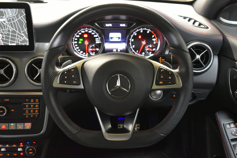 メルセデスベンツ CLAクラス CLA180 ｽﾎﾟｰﾂ AMGﾚｻﾞｰｴｸｽｸﾙｰｼﾌﾞ ﾚｰﾀﾞｰｾｰﾌﾃｨP 後期型  ﾊﾟﾉﾗﾏｻﾝﾙｰﾌ ﾋｰﾀｰ黒革 ﾊｰﾏﾝK ｷｰﾚｽGo ﾃﾞｨｽﾄﾛ Bｽﾎﾟｯﾄ AMGｴｱﾛ18AW LEDﾍｯﾄﾞ PTS 地ﾃﾞｼﾞBｶﾒﾗ 2年保証