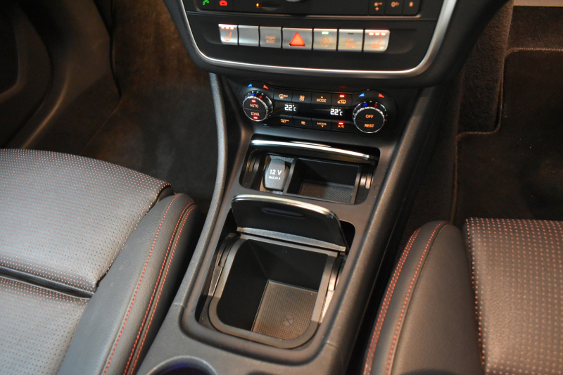 メルセデスベンツ CLAクラス CLA180 ｽﾎﾟｰﾂ AMGﾚｻﾞｰｴｸｽｸﾙｰｼﾌﾞ ﾚｰﾀﾞｰｾｰﾌﾃｨP 後期型  ﾊﾟﾉﾗﾏｻﾝﾙｰﾌ ﾋｰﾀｰ黒革 ﾊｰﾏﾝK ｷｰﾚｽGo ﾃﾞｨｽﾄﾛ Bｽﾎﾟｯﾄ AMGｴｱﾛ18AW LEDﾍｯﾄﾞ PTS 地ﾃﾞｼﾞBｶﾒﾗ 2年保証