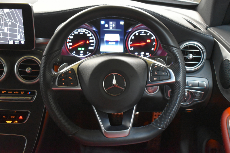 メルセデスベンツ Cクラス C300ｸｰﾍﾟ ｽﾎﾟｰﾂ ﾚｰﾀﾞｰSP（受注生産) ﾋｰﾀｰ赤本革 ﾍｯﾄﾞｱｯﾌﾟﾃﾞｨｽﾌﾟﾚｲ ﾃﾞｨｽﾄﾛ ﾌﾞﾗｲﾝﾄﾞS Lｷｰﾌﾟ AMGｴｱﾛ19AW ｷｰﾚｽGo PTS LEDﾍｯﾄﾞﾗｲﾄ 地ﾃﾞｼﾞBｶﾒﾗ 2年保証