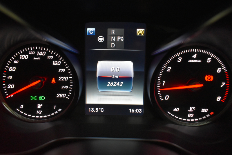 メルセデスベンツ Cクラス C300ｸｰﾍﾟ ｽﾎﾟｰﾂ ﾚｰﾀﾞｰSP（受注生産) ﾋｰﾀｰ赤本革 ﾍｯﾄﾞｱｯﾌﾟﾃﾞｨｽﾌﾟﾚｲ ﾃﾞｨｽﾄﾛ ﾌﾞﾗｲﾝﾄﾞS Lｷｰﾌﾟ AMGｴｱﾛ19AW ｷｰﾚｽGo PTS LEDﾍｯﾄﾞﾗｲﾄ 地ﾃﾞｼﾞBｶﾒﾗ 2年保証