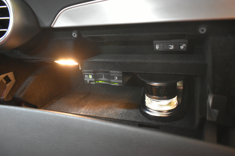 メルセデスベンツ Cクラス C300ｸｰﾍﾟ ｽﾎﾟｰﾂ ﾚｰﾀﾞｰSP（受注生産) ﾋｰﾀｰ赤本革 ﾍｯﾄﾞｱｯﾌﾟﾃﾞｨｽﾌﾟﾚｲ ﾃﾞｨｽﾄﾛ ﾌﾞﾗｲﾝﾄﾞS Lｷｰﾌﾟ AMGｴｱﾛ19AW ｷｰﾚｽGo PTS LEDﾍｯﾄﾞﾗｲﾄ 地ﾃﾞｼﾞBｶﾒﾗ 2年保証