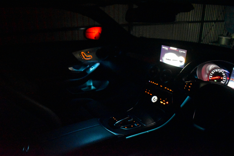 メルセデスベンツ Cクラス C300ｸｰﾍﾟ ｽﾎﾟｰﾂ ﾚｰﾀﾞｰSP（受注生産) ﾋｰﾀｰ赤本革 ﾍｯﾄﾞｱｯﾌﾟﾃﾞｨｽﾌﾟﾚｲ ﾃﾞｨｽﾄﾛ ﾌﾞﾗｲﾝﾄﾞS Lｷｰﾌﾟ AMGｴｱﾛ19AW ｷｰﾚｽGo PTS LEDﾍｯﾄﾞﾗｲﾄ 地ﾃﾞｼﾞBｶﾒﾗ 2年保証