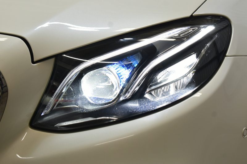 メルセデスベンツ Eクラス E200 4ﾏﾁｯｸ ﾜｺﾞﾝ AVG AMGﾗｲﾝ ﾚｰﾀﾞｰｾｰﾌﾃｨP BSG搭載 ﾊﾟﾉﾗﾏｻﾝﾙｰﾌ ﾋｰﾀｰ黒革 ﾃﾞｨｽﾄﾛﾆｯｸ ﾌﾞﾗｲﾝﾄﾞｽﾎﾟｯﾄ ﾚｰﾝﾁｪﾝｼﾞ  AMGｴｱﾛ19AW ｷｰﾚｽGO PTS ﾌｯﾄｹﾞｰﾄ 地ﾃﾞｼﾞﾅﾋﾞ 360ｶﾒﾗ 2年保証