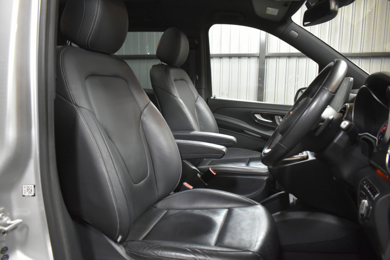 メルセデスベンツ Vクラス V220d ｽﾎﾟｰﾂ ﾛﾝｸﾞ AMGﾗｲﾝ ﾚｰﾀﾞｰP  ﾊﾟﾉﾗﾏｻﾝﾙｰﾌ  ﾌﾞﾙﾒｽﾀｰS ﾋｰﾀｰ黒革 ﾃﾞｨｽﾄﾛ BSM Lｷｰﾌﾟ AMGｴｱﾛ19AW 両側電動ｽﾗｲﾄﾞ 電動Rｹﾞｰﾄ 地ﾃﾞｼﾞ360ｶﾒﾗ 2年保証