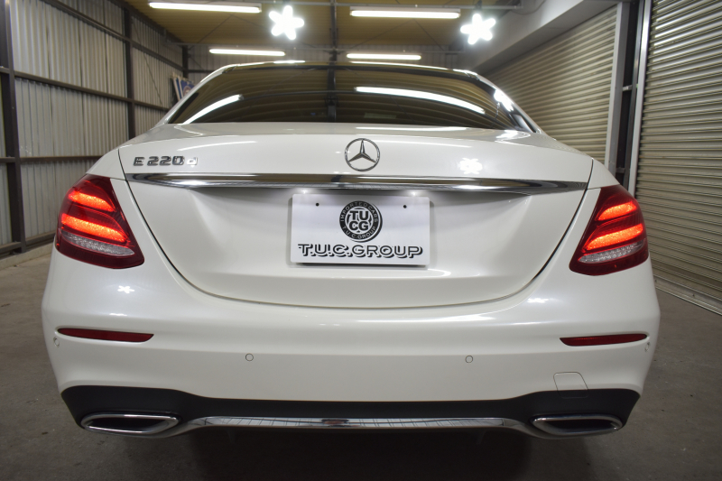 メルセデスベンツ Eクラス E220d AVG ｽﾎﾟｰﾂ ﾚｻﾞｰｴｸｽｸﾙｰｼﾌﾞ ﾚｰﾀﾞｰｾｰﾌﾃｨP 中期型 ﾃﾞｨｰｾﾞﾙ燃費21.0 ﾊﾟﾉﾗﾏｻﾝﾙｰﾌ 全席ﾋｰﾀｰ黒革 ﾌﾞﾙﾒｽﾀｰ HUD ﾃﾞｨｽﾄﾛ BSM Lﾁｪﾝｼﾞ AMGｴｱﾛ19AW ｷｰﾚｽGO ﾊﾟｰｸﾄﾛ 電動ﾄﾗﾝｸ 地ﾃﾞｼﾞﾅﾋﾞ 360ｶﾒﾗ 2年保証