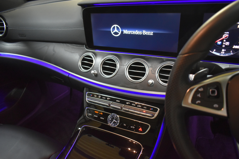 メルセデスベンツ Eクラス E220d AVG ｽﾎﾟｰﾂ ﾚｻﾞｰｴｸｽｸﾙｰｼﾌﾞ ﾚｰﾀﾞｰｾｰﾌﾃｨP 中期型 ﾃﾞｨｰｾﾞﾙ燃費21.0 ﾊﾟﾉﾗﾏｻﾝﾙｰﾌ 全席ﾋｰﾀｰ黒革 ﾌﾞﾙﾒｽﾀｰ HUD ﾃﾞｨｽﾄﾛ BSM Lﾁｪﾝｼﾞ AMGｴｱﾛ19AW ｷｰﾚｽGO ﾊﾟｰｸﾄﾛ 電動ﾄﾗﾝｸ 地ﾃﾞｼﾞﾅﾋﾞ 360ｶﾒﾗ 2年保証