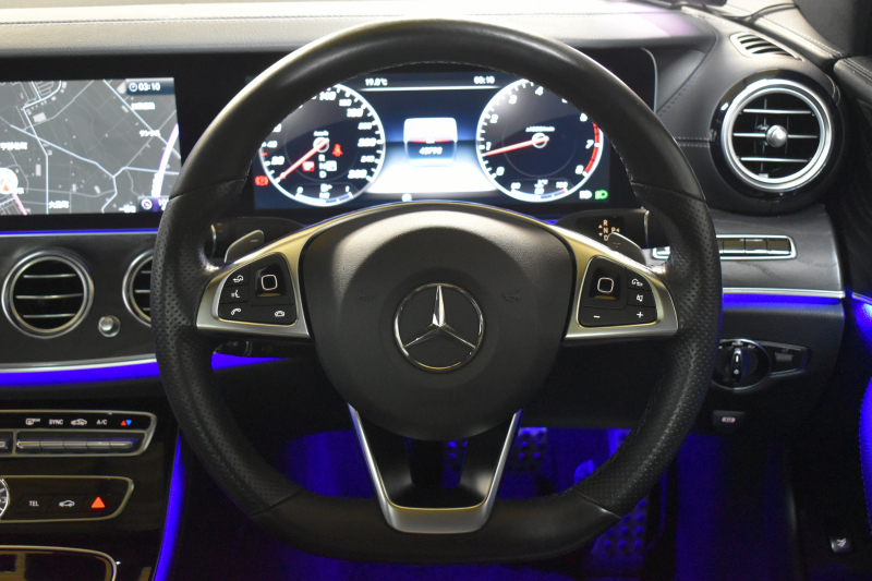 メルセデスベンツ Eクラス E200 AVGｽﾎﾟｰﾂ ﾚｻﾞｰｴｸｽｸﾙｰｼﾌﾞ ﾚｰﾀﾞｰｾｰﾌﾃｨP ﾊﾟﾉﾗﾏｻﾝﾙｰﾌ ﾋｰﾀｰ革 ﾌﾞﾙﾒｽﾀｰｻｳﾝﾄﾞ ｴｱﾊﾞﾗﾝｽP AMGｴｱﾛ19AW ﾃﾞｨｽﾄﾛﾆｯｸ ﾌﾞﾗｲﾝﾄﾞｽﾎﾟｯﾄ ﾚｰﾝｷｰﾌﾟ ﾅﾋﾞTV 360ｶﾒﾗ ｷｰﾚｽｺﾞｰ 2年保証