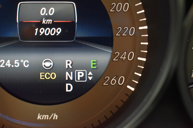 メルセデスベンツ Eクラス E250 AVG AMGｽﾎﾟｰﾂ ﾚｰﾀﾞｰｾｰﾌﾃｨP 後期 ﾊﾟﾉﾗﾏｻﾝﾙｰﾌ ﾋｰﾀｰ半革 ﾃﾞｨｽﾄﾛﾆｯｸﾌﾟﾗｽ ﾌﾞﾗｲﾝﾄﾞｽﾎﾟｯﾄ Lｷｰﾌﾟ ｷｰﾚｽGo AMGｴｱﾛ18AW ﾊﾟｰｸﾄﾛ LEDﾍｯﾄﾞ 駐車支援 地ﾃﾞｼﾞﾅﾋﾞ ﾊﾞｯｸｶﾒﾗ 2年保証