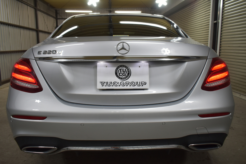 メルセデスベンツ Eクラス E220d AVG ｽﾎﾟｰﾂ ﾚｻﾞｰﾊﾟｯｹｰｼﾞ ﾚｰﾀﾞｰｾｰﾌﾃｨP ﾃﾞｨｰｾﾞﾙ燃費21.0km  全席ﾋｰﾀｰ黒革 ﾌﾞﾙﾒｽﾀｰ HUD ﾃﾞｨｽﾄﾛ BSM Lﾁｪﾝｼﾞ AMGｴｱﾛ19AW ｷｰﾚｽGO ﾊﾟｰｸﾄﾛ 電動ﾄﾗﾝｸ 地ﾃﾞｼﾞﾅﾋﾞ 360ｶﾒﾗ 2年保証