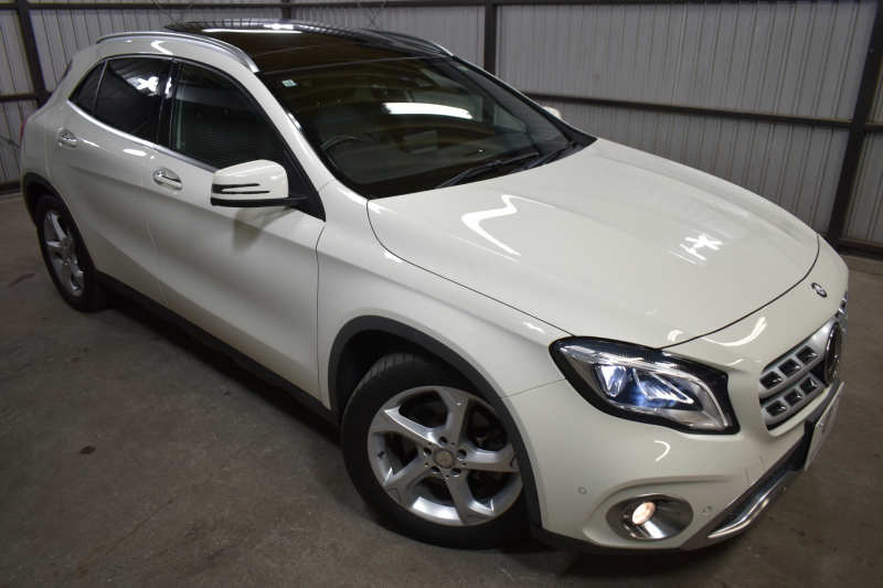 メルセデスベンツ GLA GLA220 4M ﾚｻﾞｰｴｸｽｸﾙｰｼﾌﾞﾌﾟﾚﾐｱﾑP  ﾚｰﾀﾞｰｾｰﾌﾃｨP 後期型 184馬力 4WD ﾊﾟﾉﾗﾏｻﾝﾙｰﾌ ﾋｰﾀｰ黒革 ﾃﾞｨｽﾄﾛ ﾌﾞﾗｲﾝﾄﾞｽﾎﾟｯﾄ 専用18AW&ﾊﾞﾝﾊﾟｰ 駐車支援 ｷｰGO ﾊｰﾏﾝｶｰﾄﾞﾝ PTS ﾌｯﾄｹﾞｰﾄ 地ﾃﾞｼﾞBｶﾒﾗ 2年保証