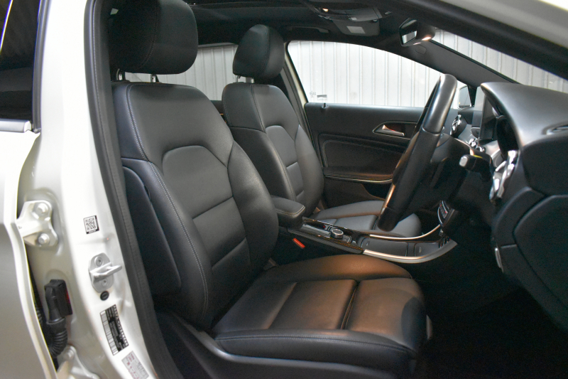 メルセデスベンツ GLA GLA220 4M ﾚｻﾞｰｴｸｽｸﾙｰｼﾌﾞﾌﾟﾚﾐｱﾑP  ﾚｰﾀﾞｰｾｰﾌﾃｨP 後期型 184馬力 4WD ﾊﾟﾉﾗﾏｻﾝﾙｰﾌ ﾋｰﾀｰ黒革 ﾃﾞｨｽﾄﾛ ﾌﾞﾗｲﾝﾄﾞｽﾎﾟｯﾄ 専用18AW&ﾊﾞﾝﾊﾟｰ 駐車支援 ｷｰGO ﾊｰﾏﾝｶｰﾄﾞﾝ PTS ﾌｯﾄｹﾞｰﾄ 地ﾃﾞｼﾞBｶﾒﾗ 2年保証