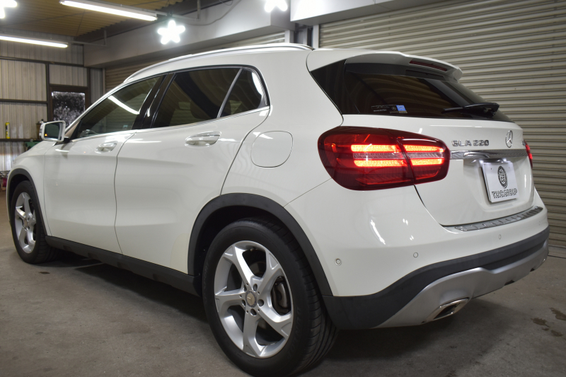 メルセデスベンツ GLA GLA220 4M ﾚｻﾞｰｴｸｽｸﾙｰｼﾌﾞﾌﾟﾚﾐｱﾑP  ﾚｰﾀﾞｰｾｰﾌﾃｨP 後期型 184馬力 4WD ﾊﾟﾉﾗﾏｻﾝﾙｰﾌ ﾋｰﾀｰ黒革 ﾃﾞｨｽﾄﾛ ﾌﾞﾗｲﾝﾄﾞｽﾎﾟｯﾄ 専用18AW&ﾊﾞﾝﾊﾟｰ 駐車支援 ｷｰGO ﾊｰﾏﾝｶｰﾄﾞﾝ PTS ﾌｯﾄｹﾞｰﾄ 地ﾃﾞｼﾞBｶﾒﾗ 2年保証