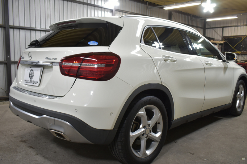 メルセデスベンツ GLA GLA220 4M ﾚｻﾞｰｴｸｽｸﾙｰｼﾌﾞﾌﾟﾚﾐｱﾑP  ﾚｰﾀﾞｰｾｰﾌﾃｨP 後期型 184馬力 4WD ﾊﾟﾉﾗﾏｻﾝﾙｰﾌ ﾋｰﾀｰ黒革 ﾃﾞｨｽﾄﾛ ﾌﾞﾗｲﾝﾄﾞｽﾎﾟｯﾄ 専用18AW&ﾊﾞﾝﾊﾟｰ 駐車支援 ｷｰGO ﾊｰﾏﾝｶｰﾄﾞﾝ PTS ﾌｯﾄｹﾞｰﾄ 地ﾃﾞｼﾞBｶﾒﾗ 2年保証